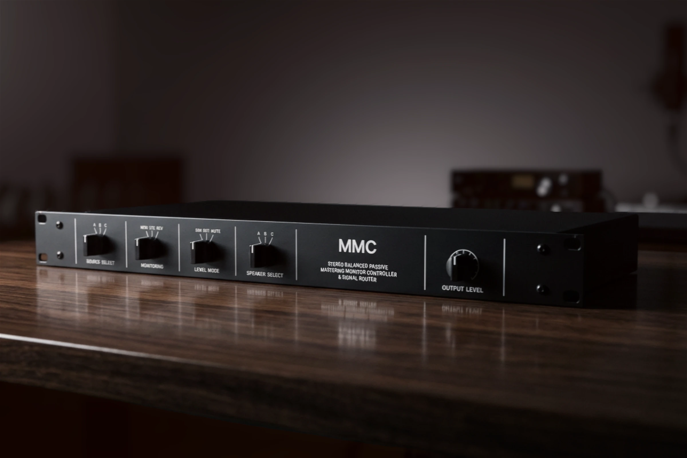MMC im Walnuss-Rack